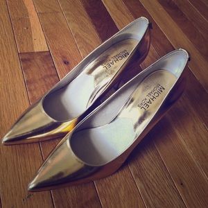 NWOT MICHAEL by Michael Kors Metallic Gold Pump
